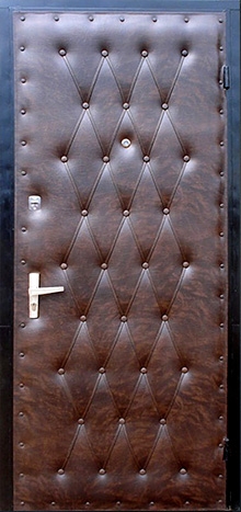 Фотография «Железная входная дверь в квартиру с искусственной кожей коричневая №5»